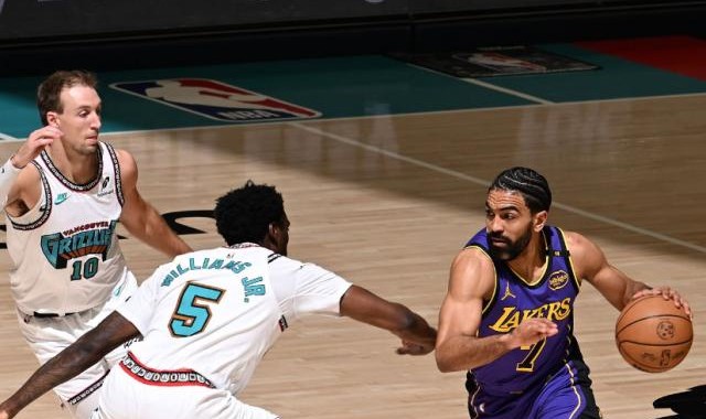 意昂体育-转型变3D战士！湖人又一奇兵崛起：3300万先生逆袭