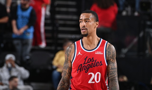 科林斯过去三场运动战31中23 三分13中9 场均19.3分5.3板1帽